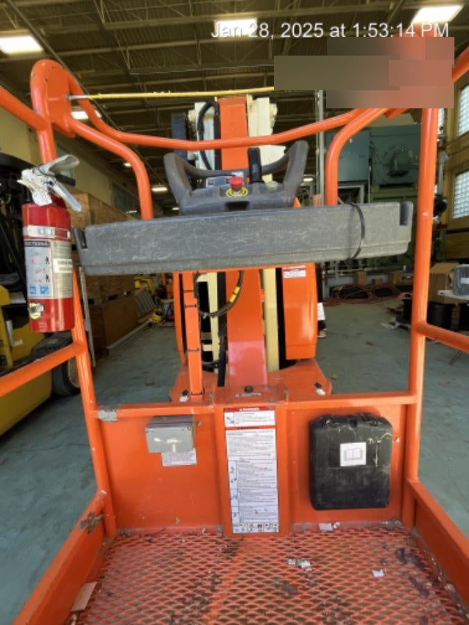 2022 JLG 26E