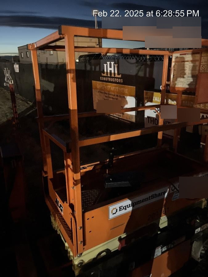 2022 JLG ES1330L