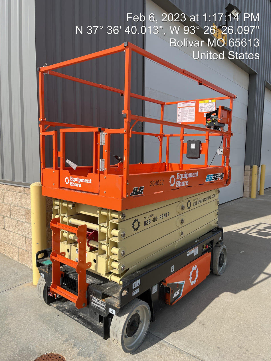 2022 JLG ES3246