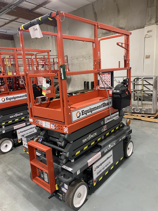 2020 Skyjack SJIII-3219 Solid NM Tires, Half height spring hinged entry gate, Dual Beacons, 800W Inverter