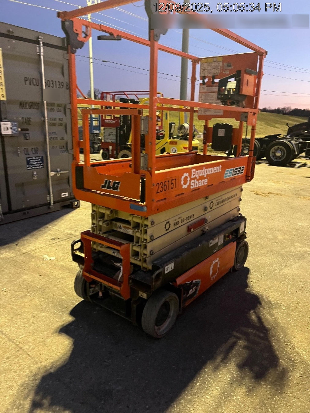 2022 JLG ES1932