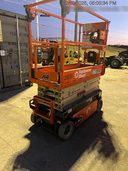 2022 JLG ES1932