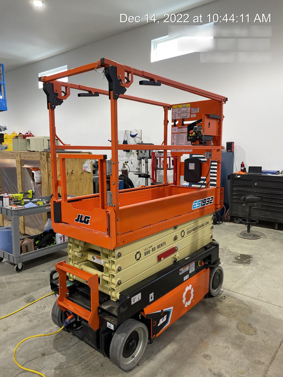 2022 JLG ES1932