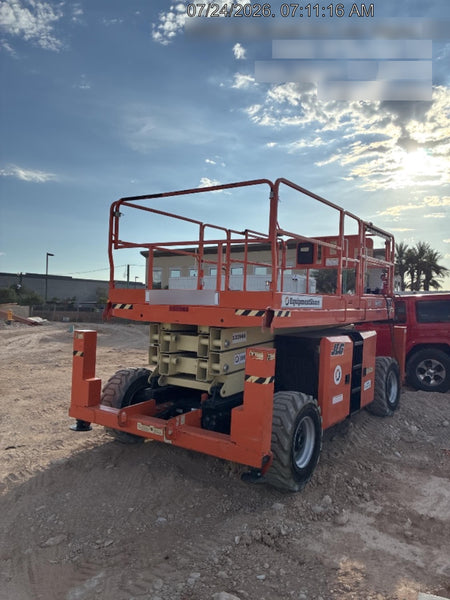 2021 JLG 330LRT