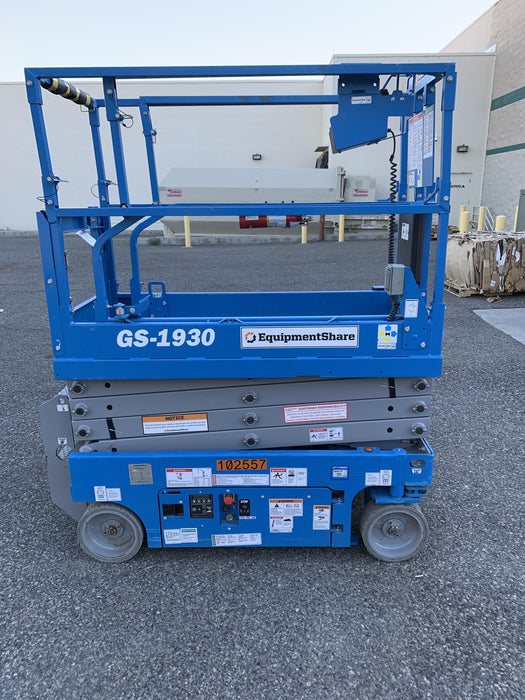 2020 Genie GS-1930 Solid Non Marking Tires, Beacon, Folding rails with half height swing gate, 800W Inverter
