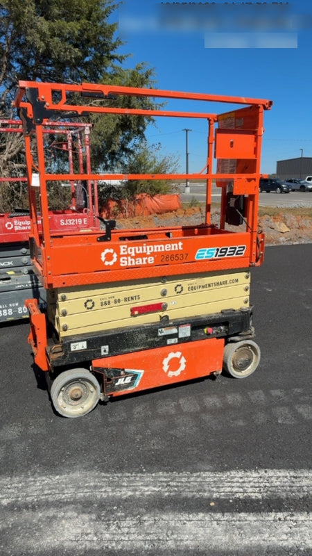 2022 JLG ES1932