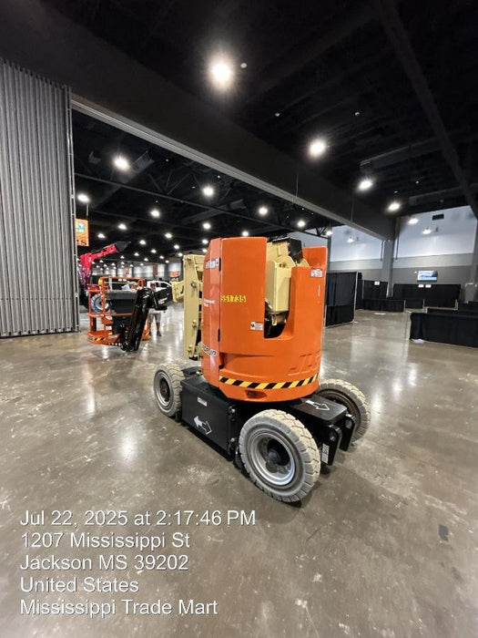 2025 JLG E300AJP