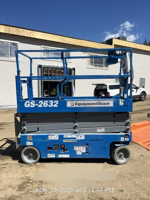 2020 Genie GS-2632 Solid NM Tires, Folding Rails with Half-Height Swing Gate, Beacon, 800W Invertor