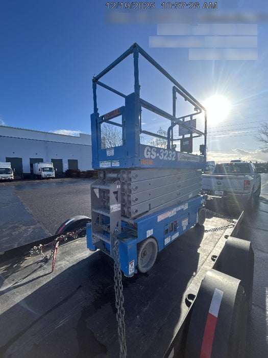 2020 Genie GS-3232 Standard, Folding half height swing gate, 800W Inverter