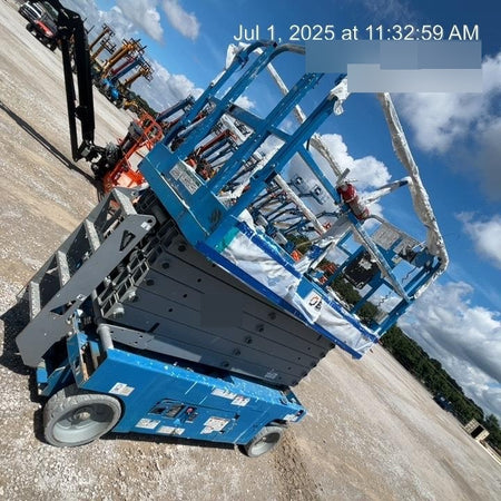2019 Genie GS-4047 Folding rails with half height swing gate