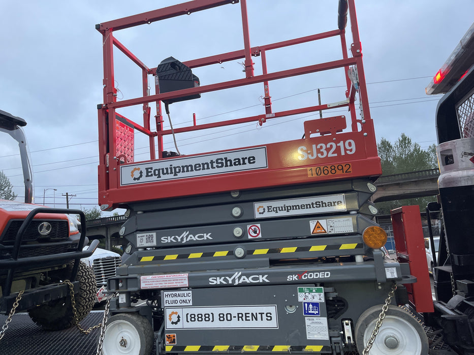 2020 Skyjack SJIII-3219 Solid NM Tires, Half height spring hinged entry gate, Dual Beacons, 800W Inverter