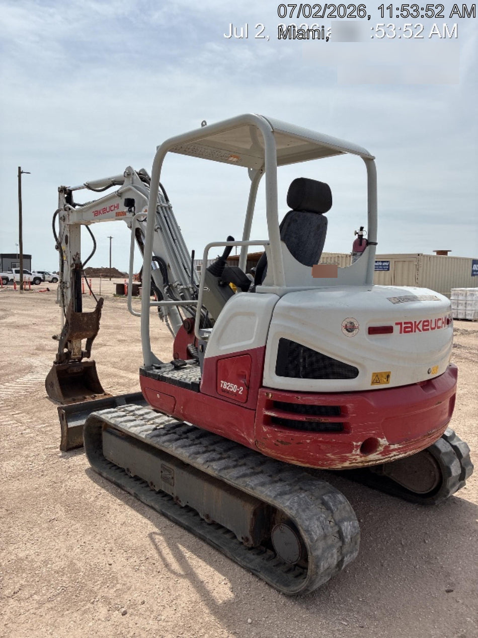 2021 TAKEUCHI TB250-2