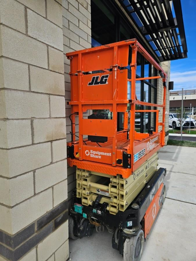 2022 JLG ES1932