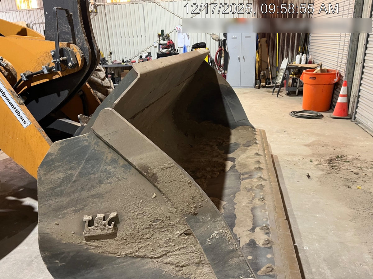 2023 CASE 821G