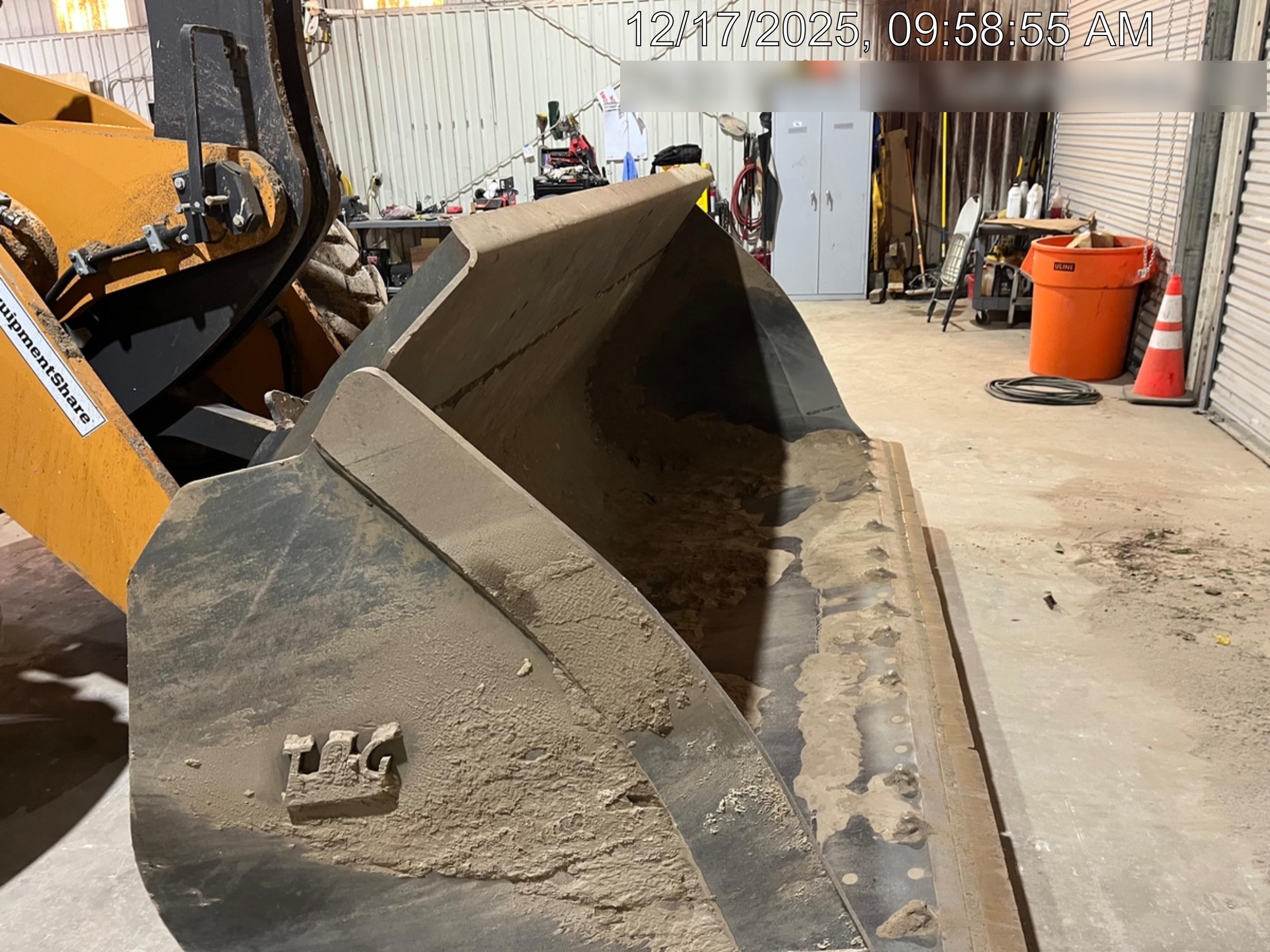 2023 CASE 821G