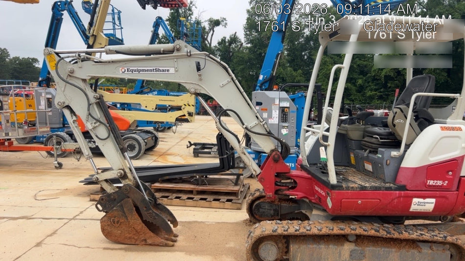2022 TAKEUCHI TB235-2R