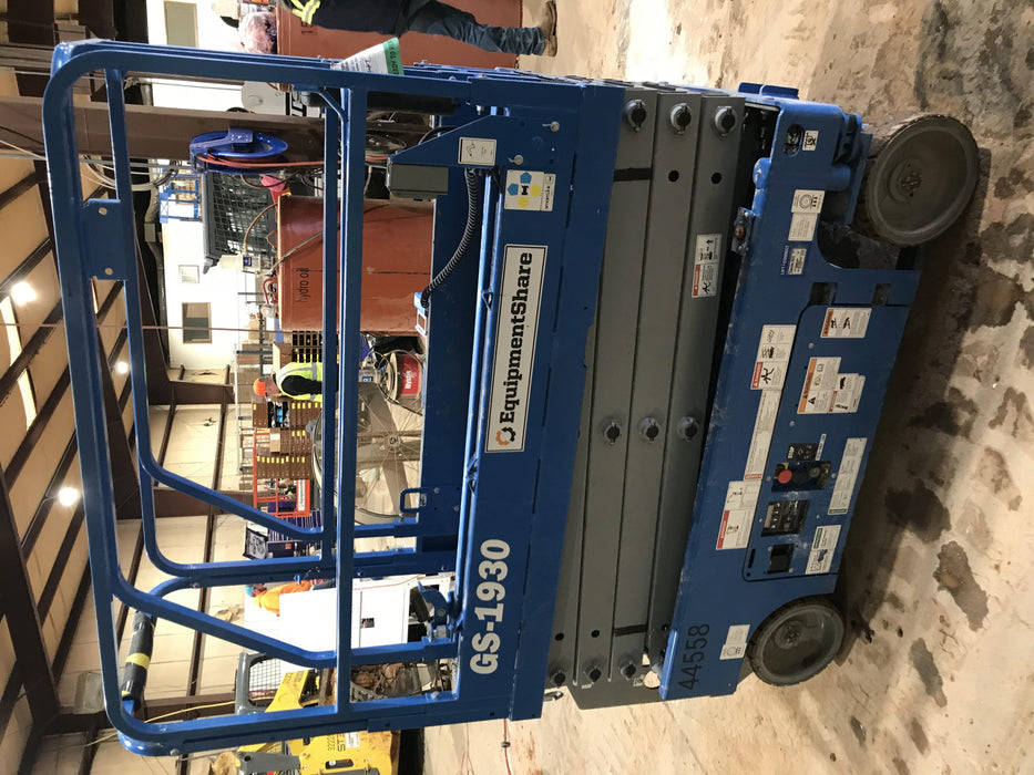 2019 Genie GS-1930 Fixed rails with chain Entry