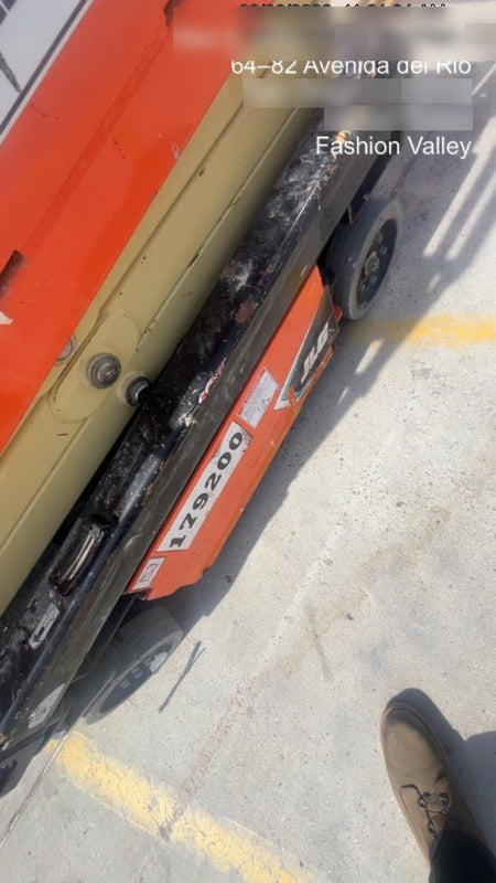 2021 JLG ES1330L