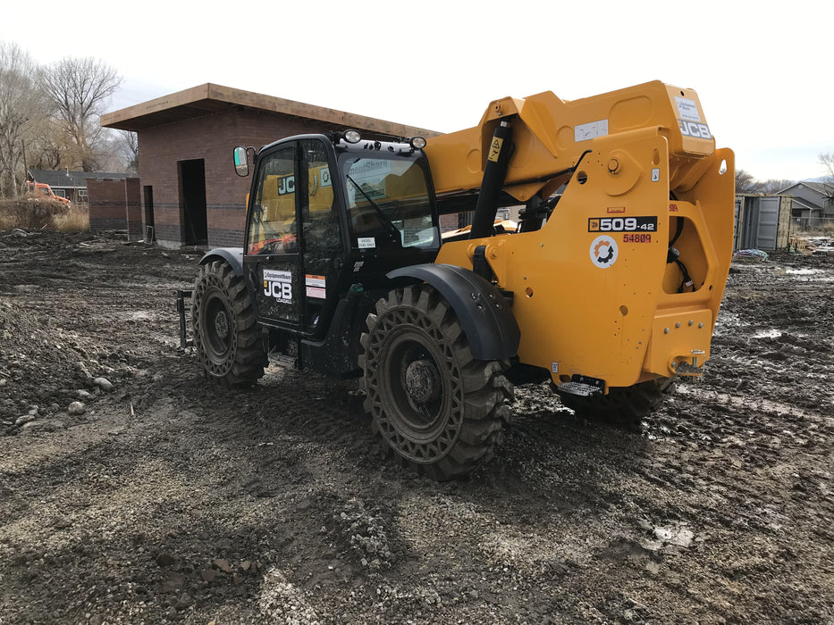2019 JCB 509-42 Cab/Heat/Air, 74 HP, Solid Tires, STD Worklight, Beacon, Aux Hydraulics, Lifting Eye, Back up Alarm w/66" Carriage/60" Forks