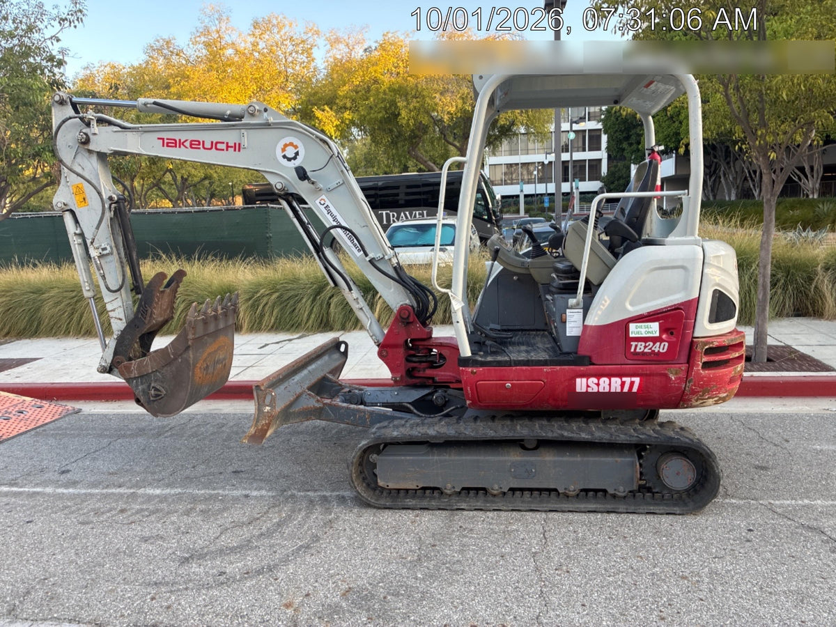2021 TAKEUCHI TB240R