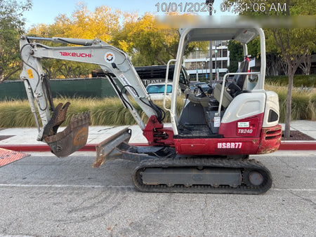 2021 TAKEUCHI TB240R