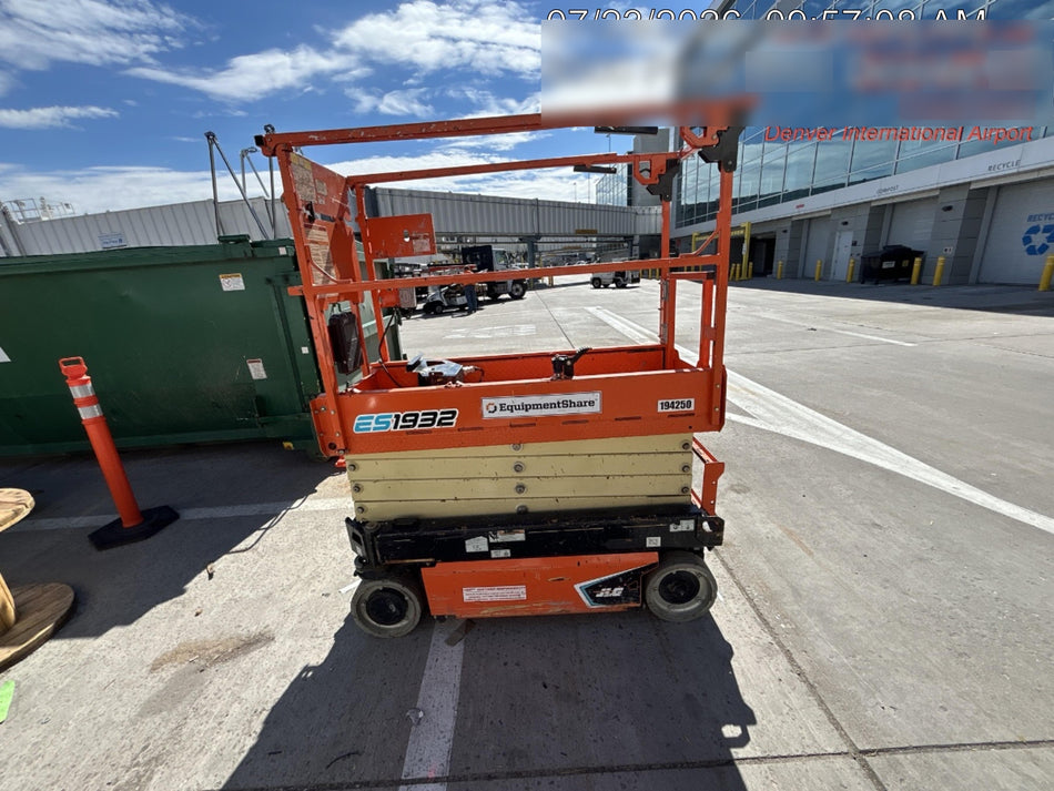 2021 JLG ES1932