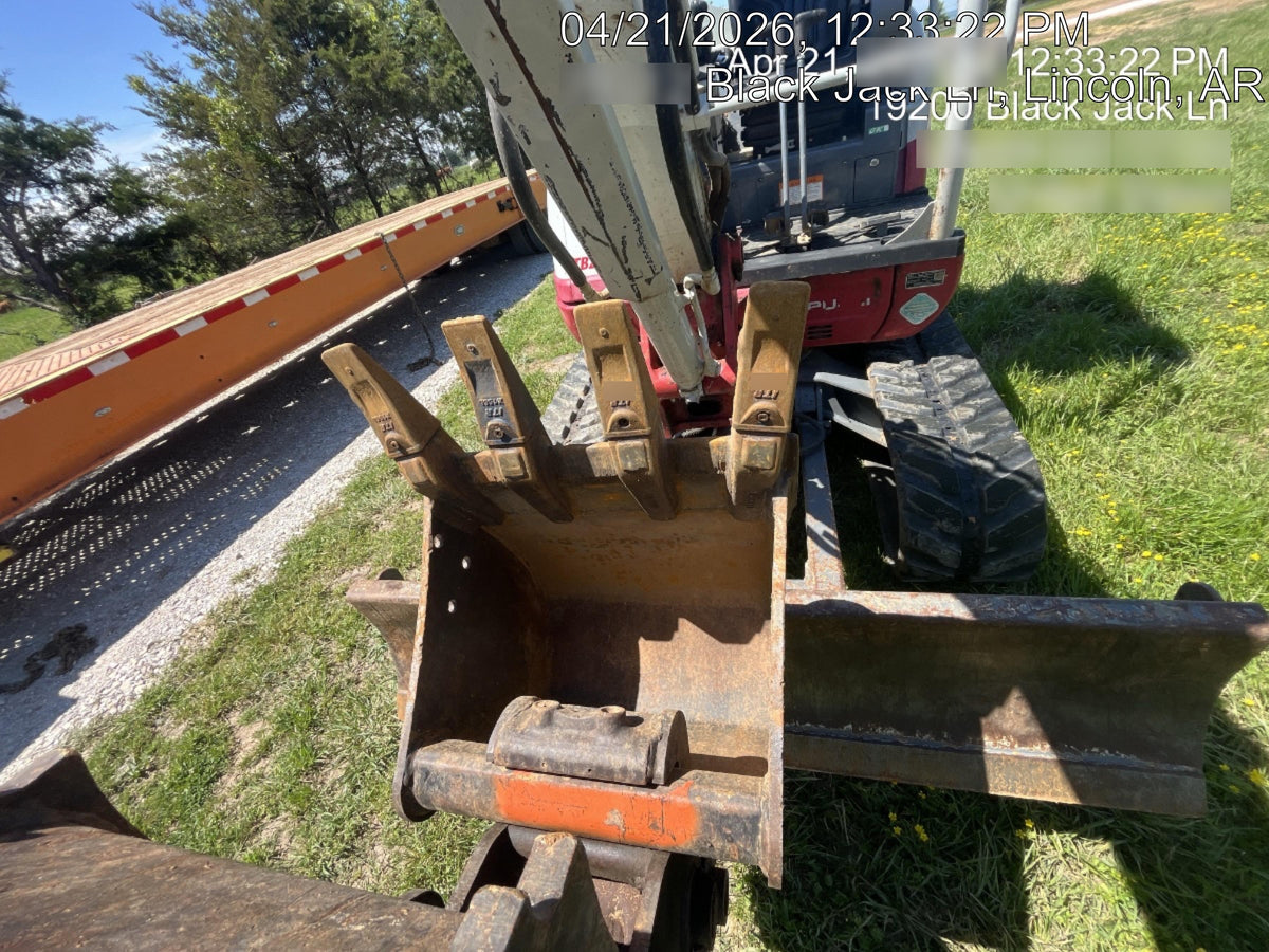 2021 TAKEUCHI TB235-2R