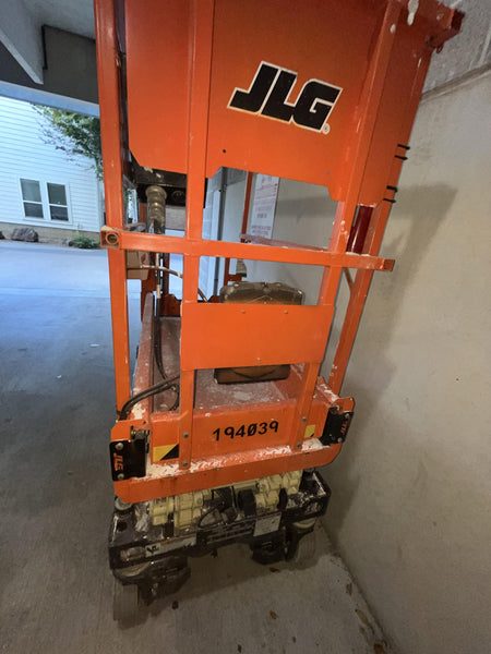 2021 JLG ES1330L