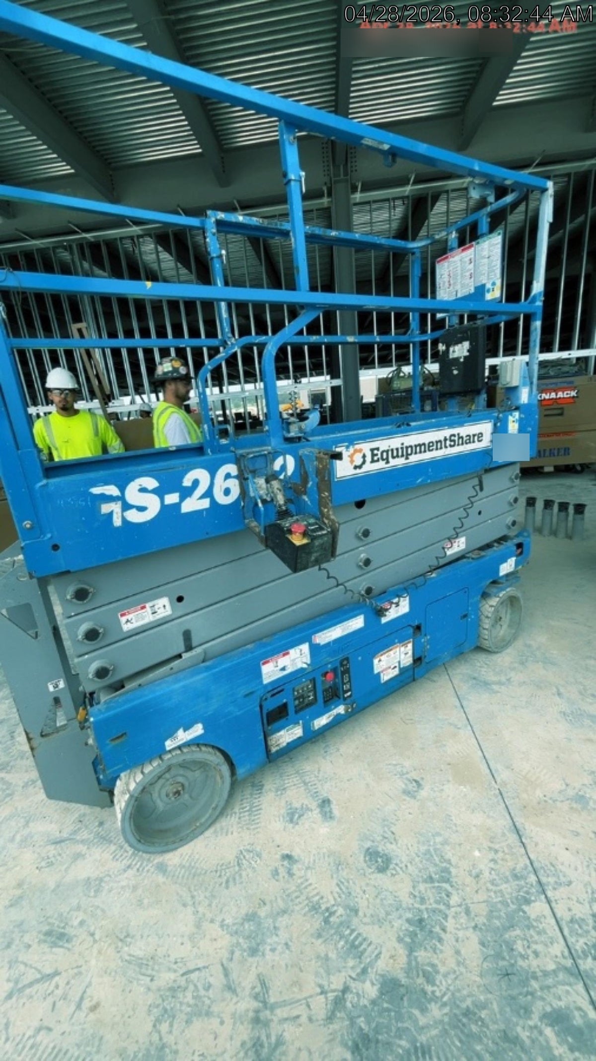 2019 Genie GS-2632 Folding rails with half height swing gate
