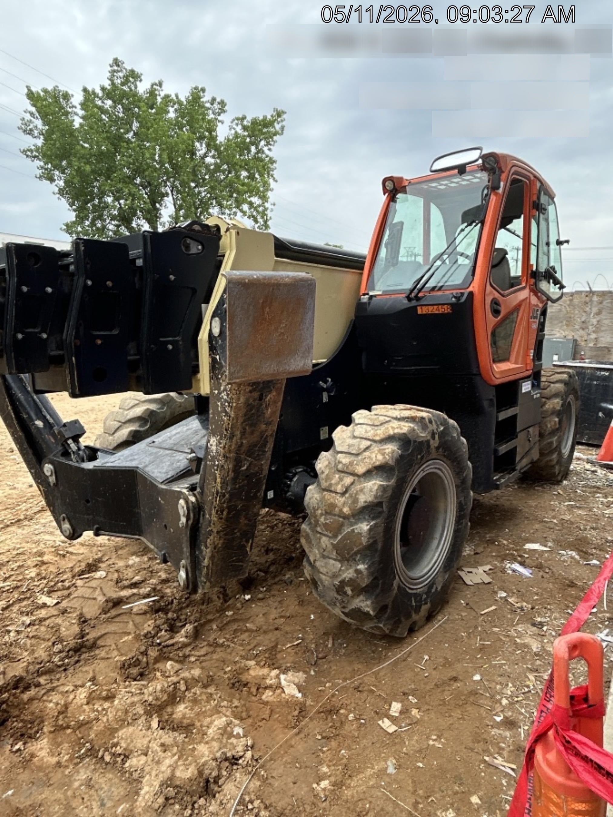 2021 JLG 1075