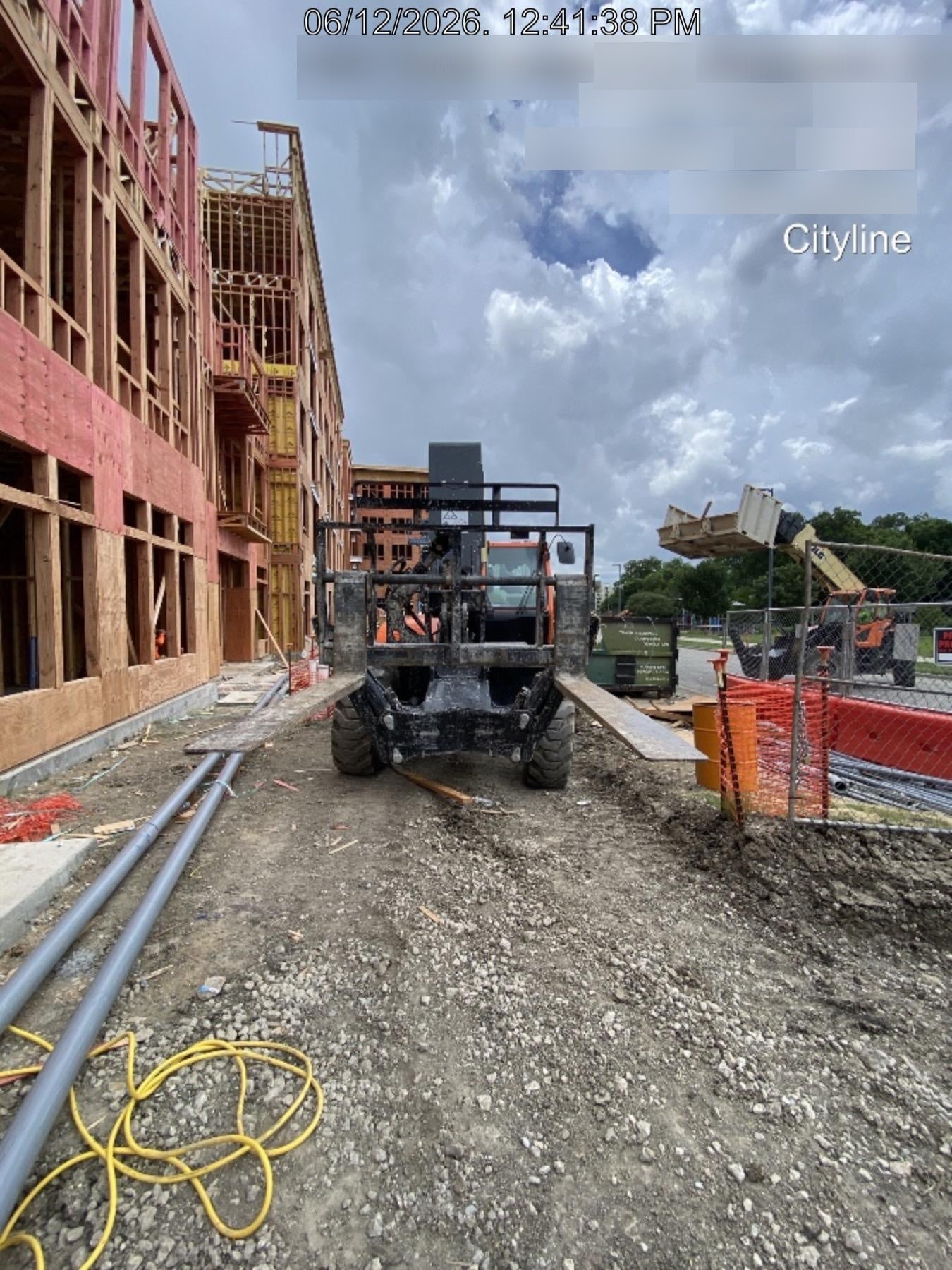 2025 JLG 1075