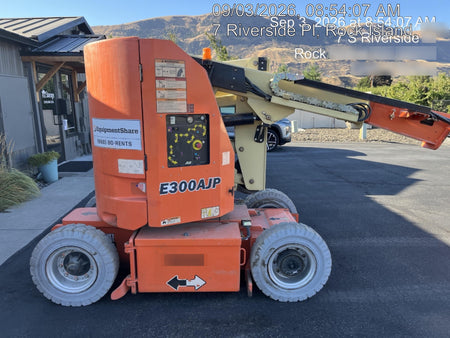 2019 JLG E300AJP