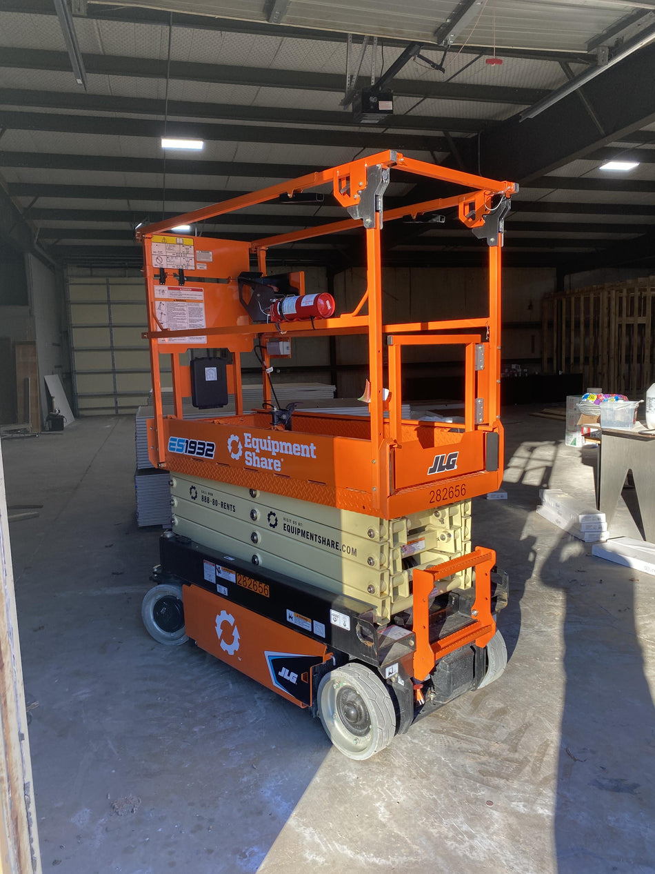 2022 JLG ES1932