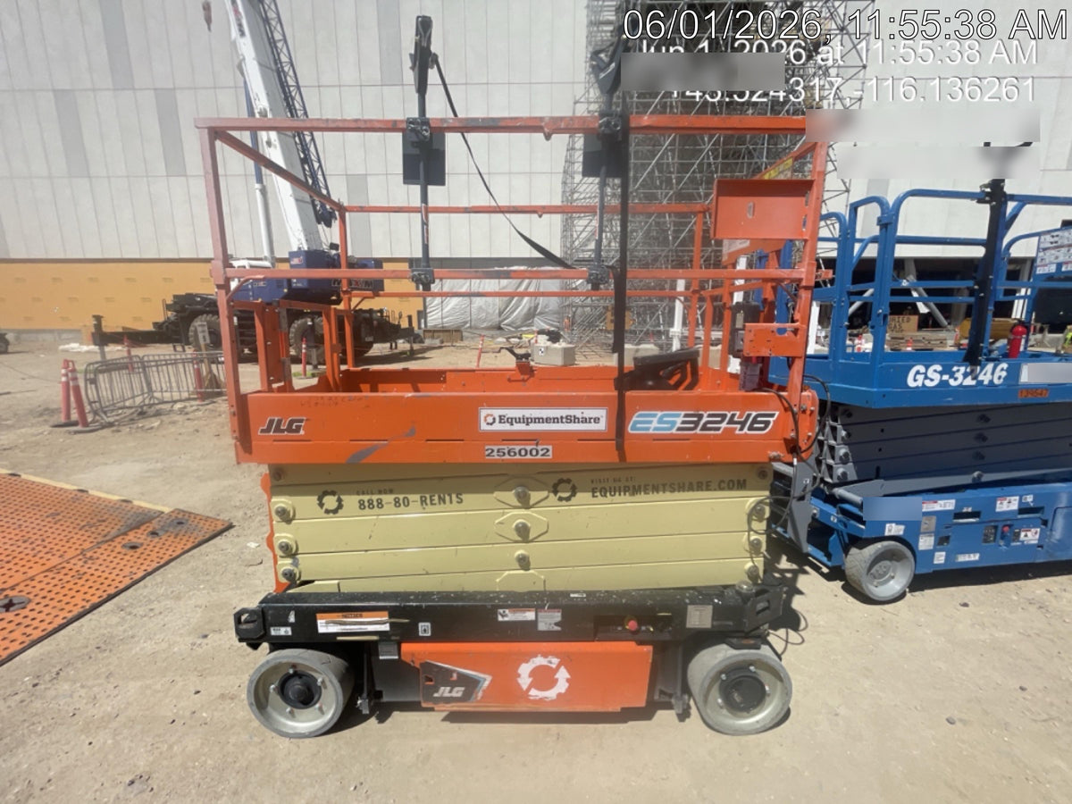 2022 JLG ES3246