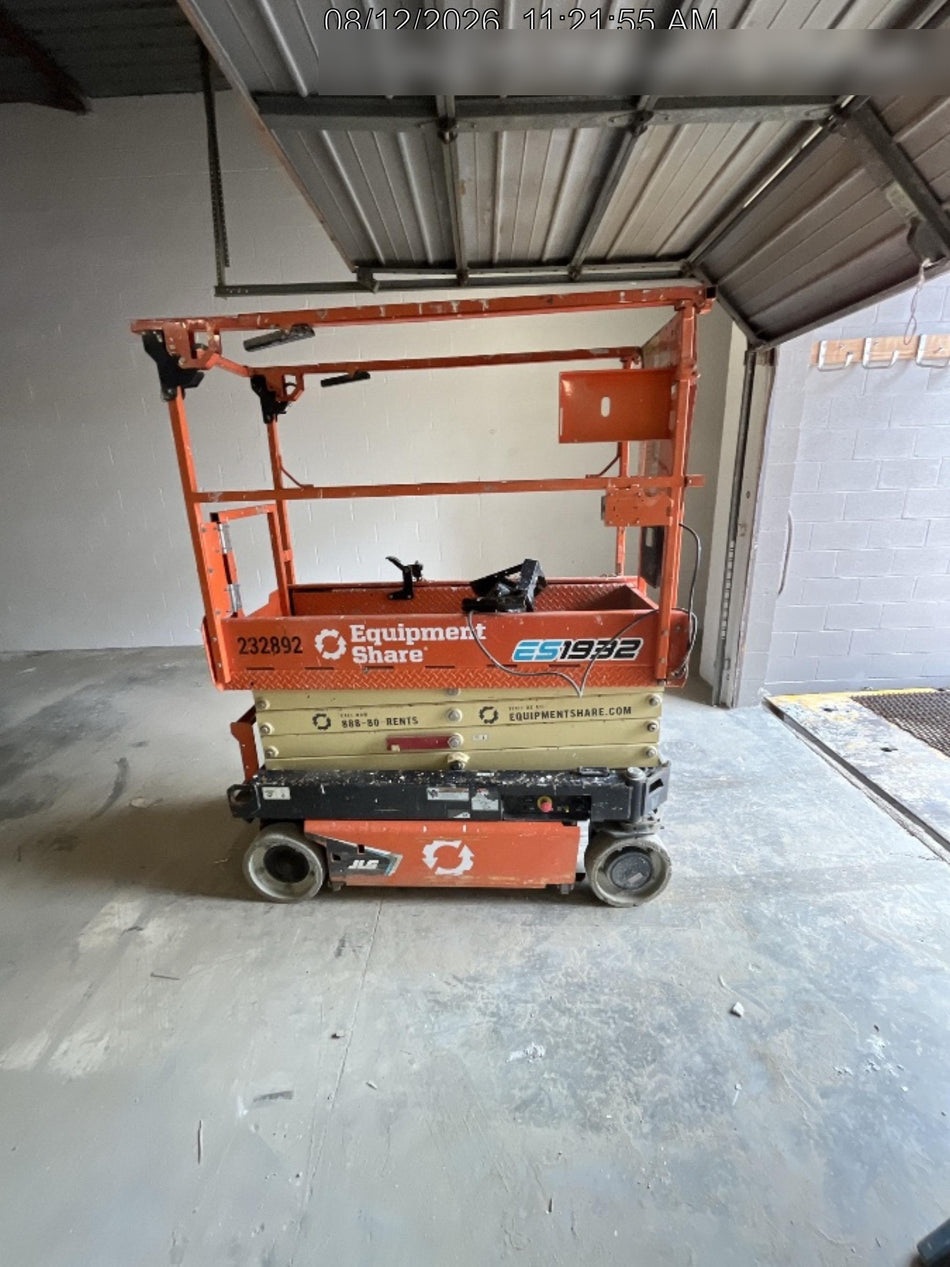 2022 JLG ES1932