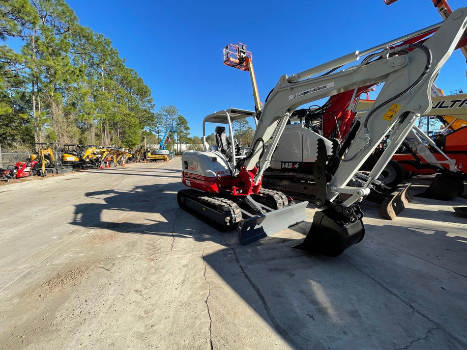 2023 TAKEUCHI TB250-2R