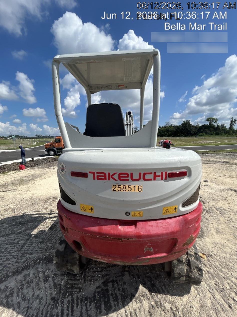 2022 TAKEUCHI TB235-2R