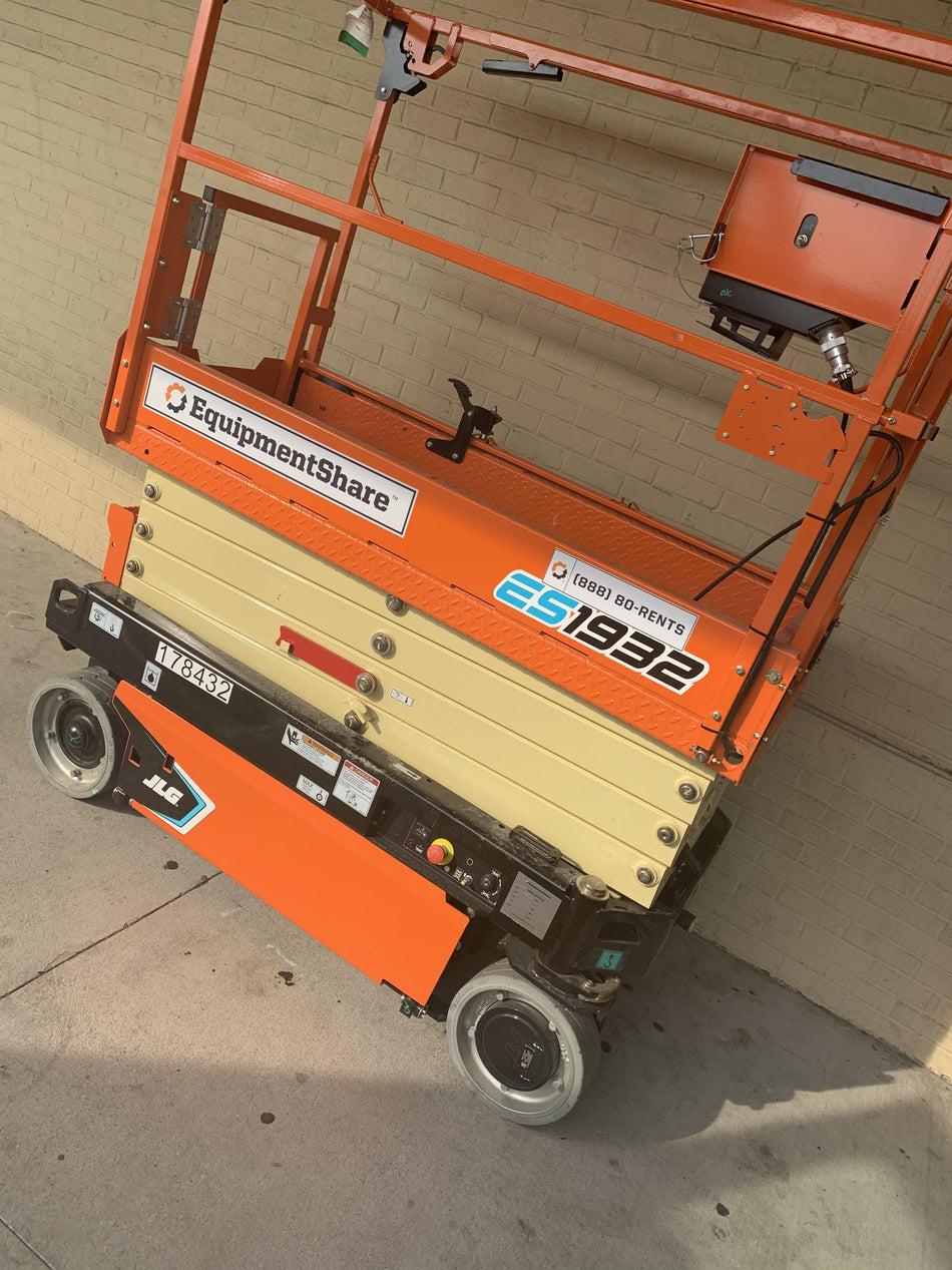 2021 JLG ES1932