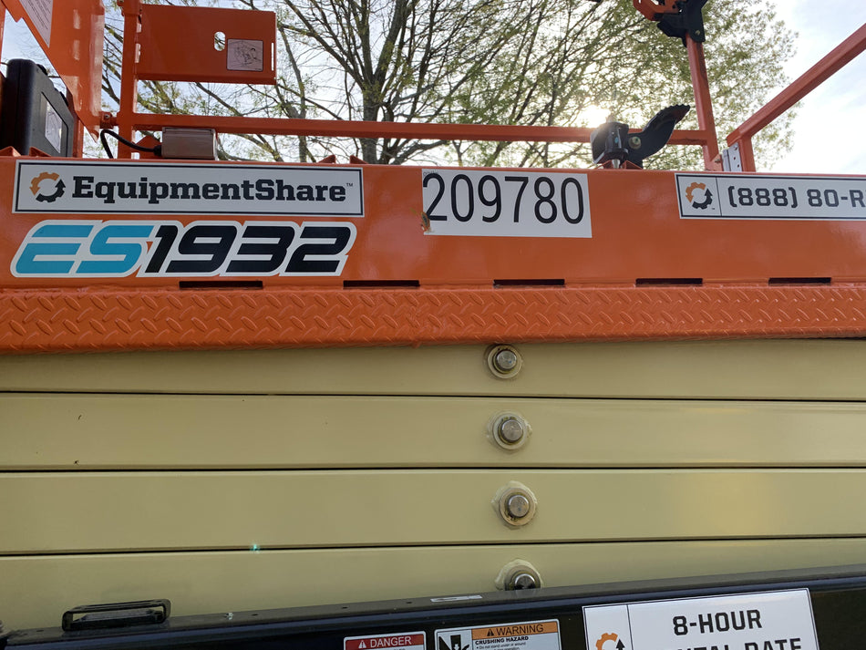 2022 JLG ES1932
