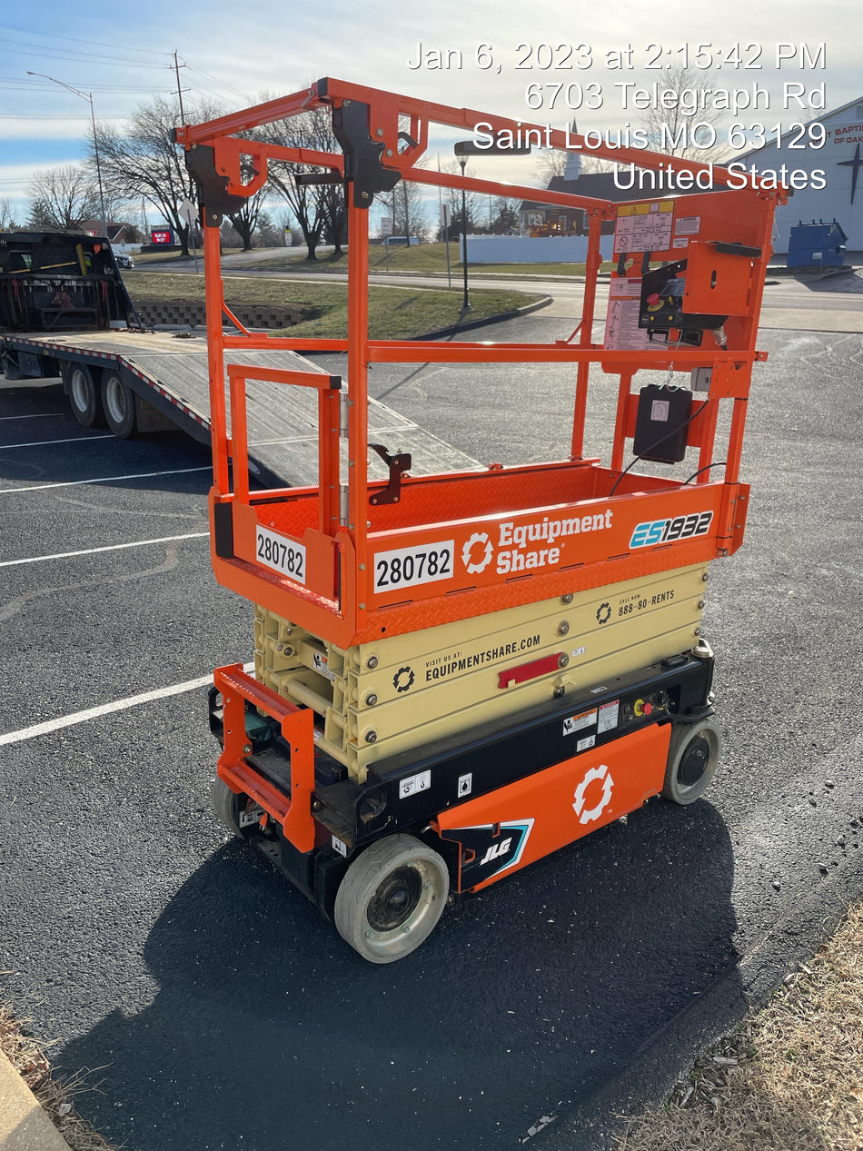 2022 JLG ES1932