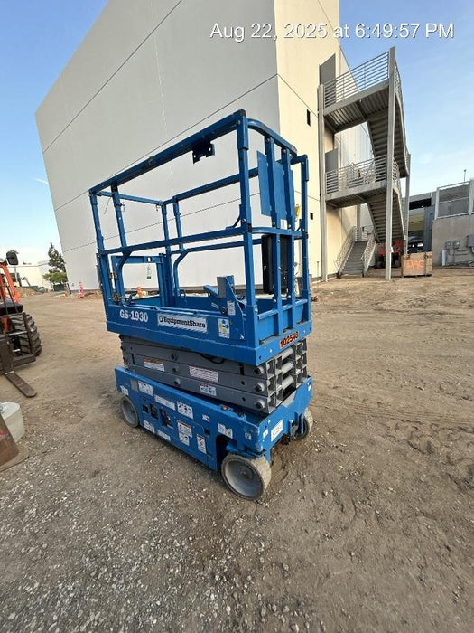 2020 Genie GS-1930 Solid Non Marking Tires, Beacon, Folding rails with half height swing gate, 800W Inverter