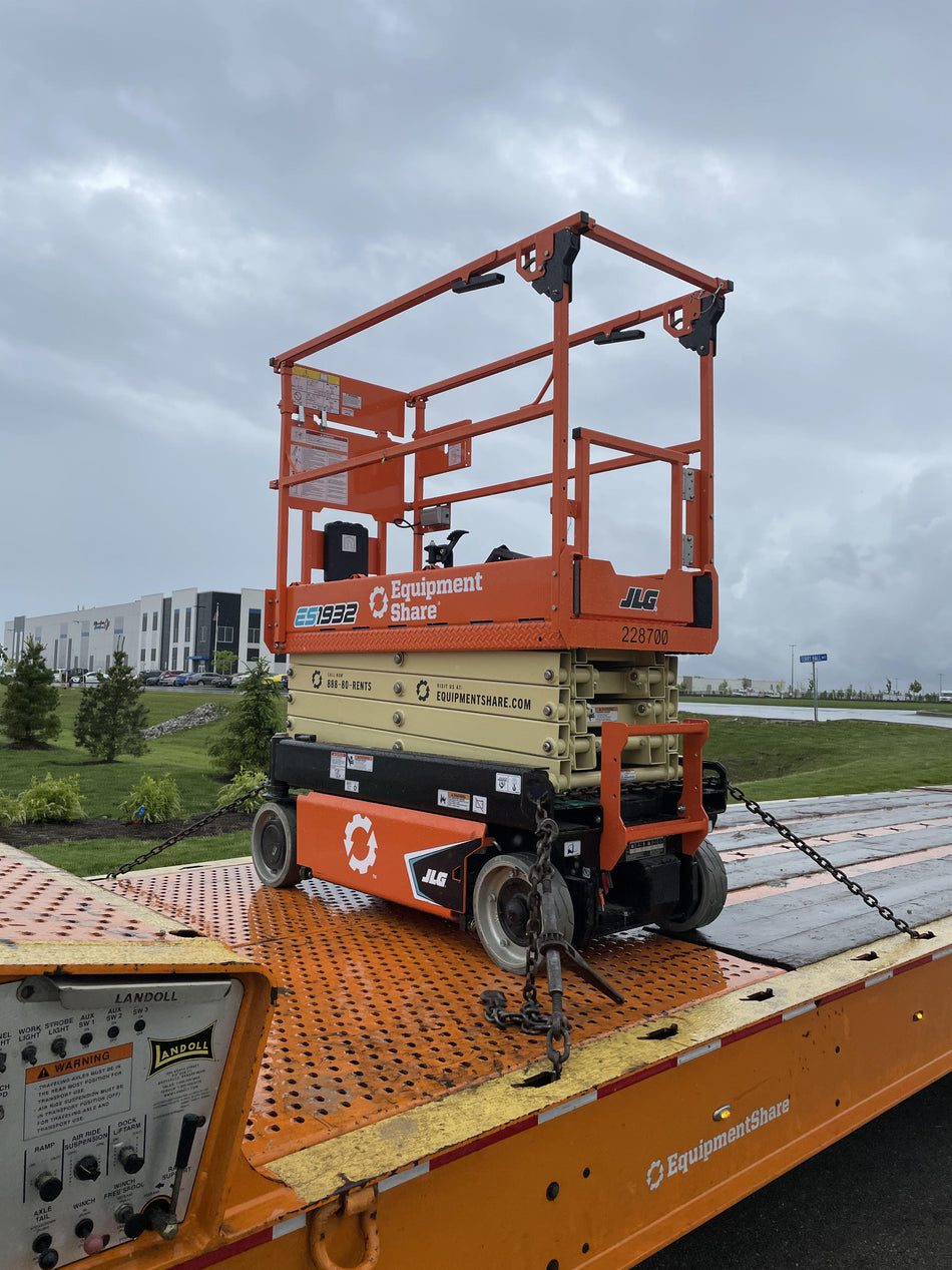 2022 JLG ES1932