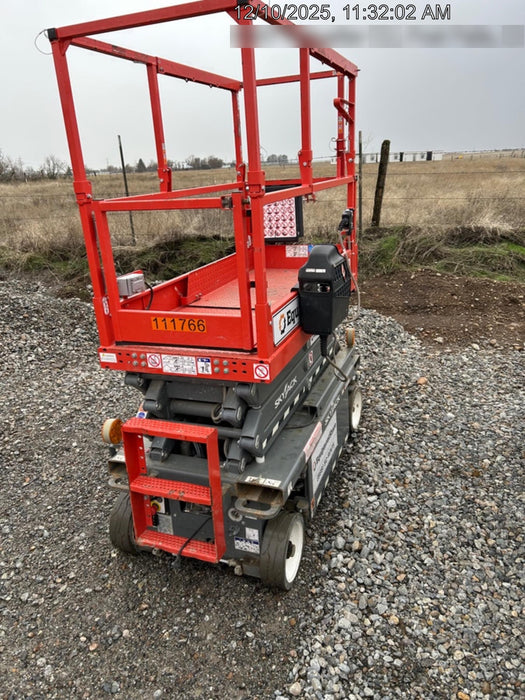 2020 Skyjack SJIII-3219 Solid NM Tires, Half height spring hinged entry gate, Dual Beacons, 800W Inverter