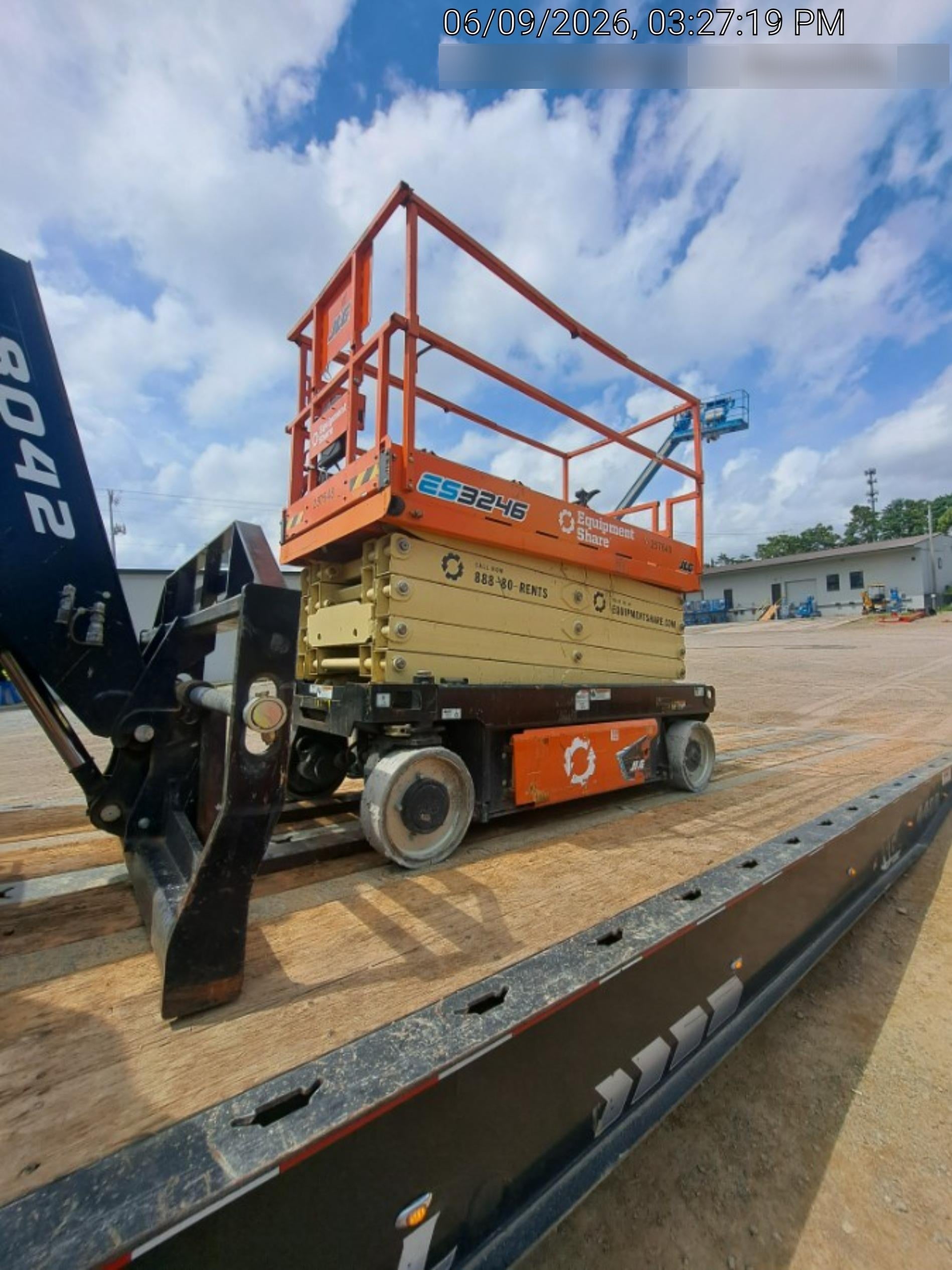 2022 JLG ES3246