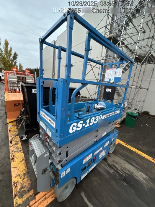 2020 Genie GS-1930 Solid Non Marking Tires, Beacon, Folding rails with half height swing gate, 800W Inverter