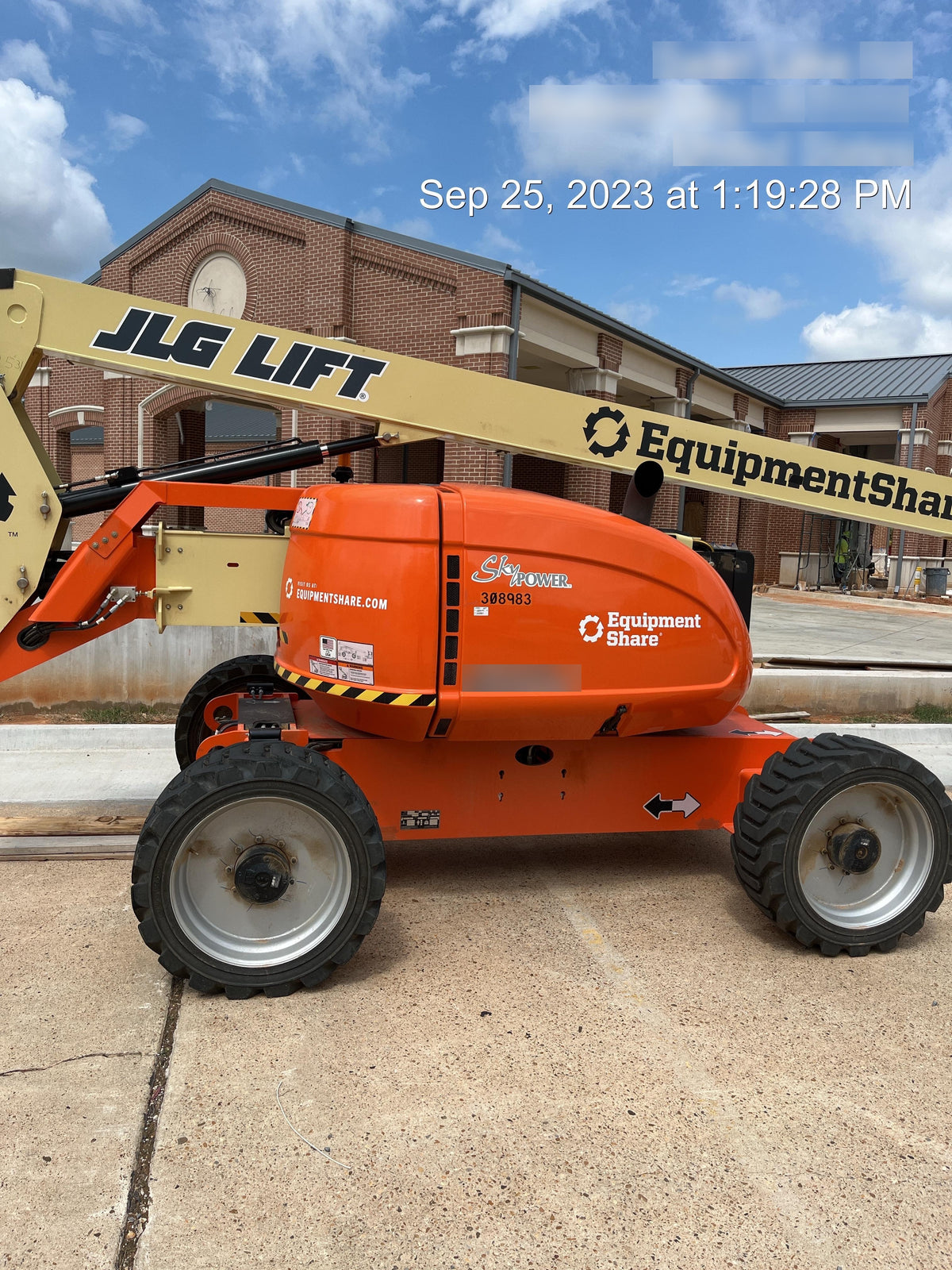 2023 JLG 600AJ