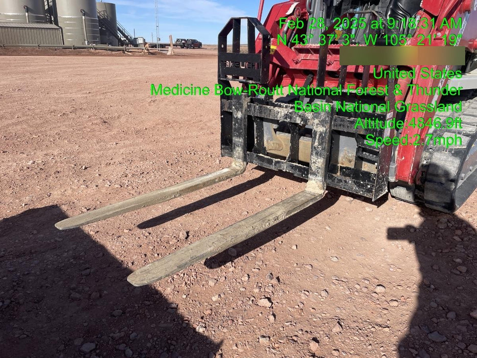 2022 TAKEUCHI 48" Pallet Forks - Takeuchi