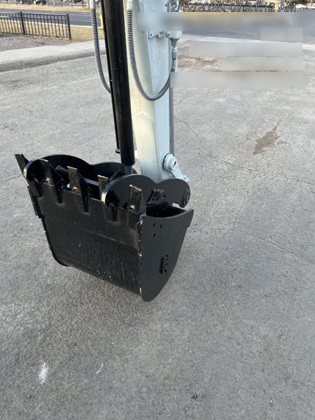2025 TAKEUCHI 24" Bucket Takeuchi
