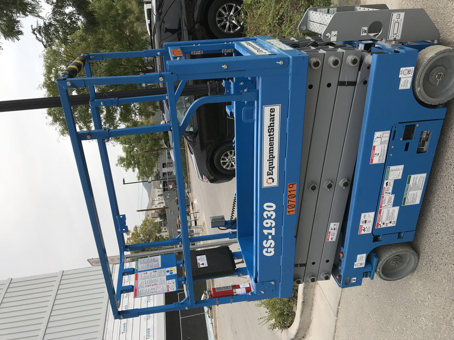 2020 Genie GS-1930 Solid Non Marking Tires, Beacon, Folding rails with half height swing gate, 800W Inverter
