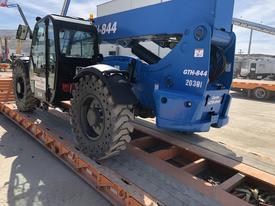 2018 Genie GTH-844 Genie GTH-844 w/Enclosed Cab w/HVAC, Work Lights, Solid Tires, Beacon, 60" Carriage and Forks